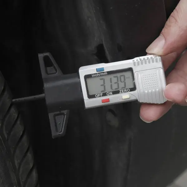 Streetwize Tyre Depth Gauge Digital Vehicle Tyres Tread Measure SWDD